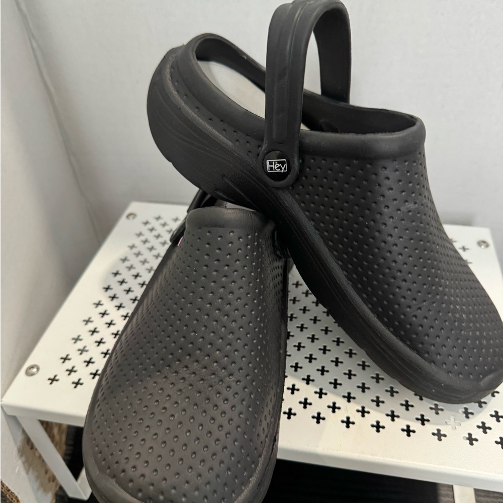 Hey Collection’s Black EVA Clog  Lightweight, Comfort, Slip-Resistant Size 9